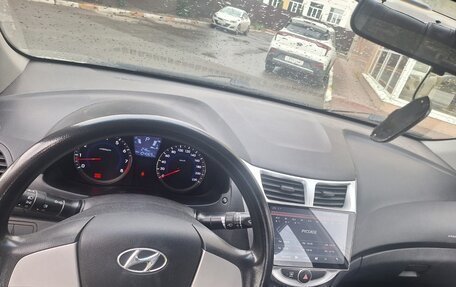 Hyundai Solaris II рестайлинг, 2013 год, 850 000 рублей, 4 фотография