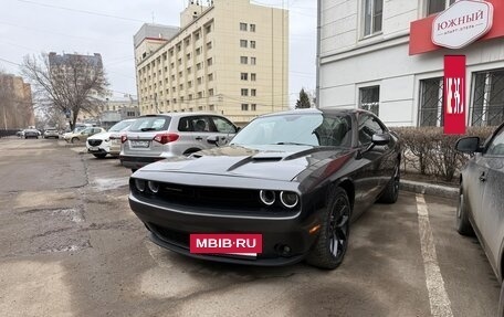 Dodge Challenger III рестайлинг 2, 2017 год, 2 850 000 рублей, 6 фотография