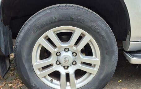 Toyota Land Cruiser Prado 150 рестайлинг 2, 2013 год, 3 000 000 рублей, 13 фотография