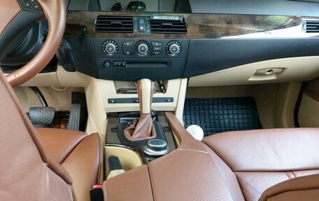 BMW 5 серия, 2003 год, 1 300 000 рублей, 8 фотография