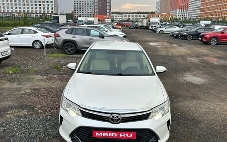 Toyota Camry, 2017 год, 1 950 000 рублей, 6 фотография