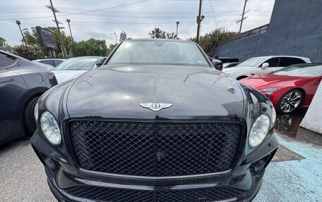 Bentley Bentayga I, 2021 год, 15 700 000 рублей, 2 фотография