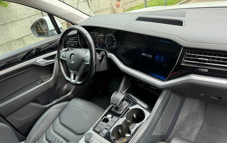 Volkswagen Touareg III, 2019 год, 5 700 000 рублей, 17 фотография