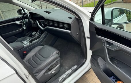 Volkswagen Touareg III, 2019 год, 5 700 000 рублей, 16 фотография
