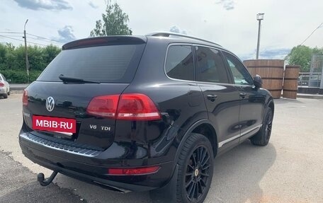 Volkswagen Touareg III, 2011 год, 1 750 000 рублей, 3 фотография