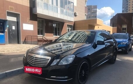 Mercedes-Benz E-Класс, 2010 год, 2 200 000 рублей, 2 фотография