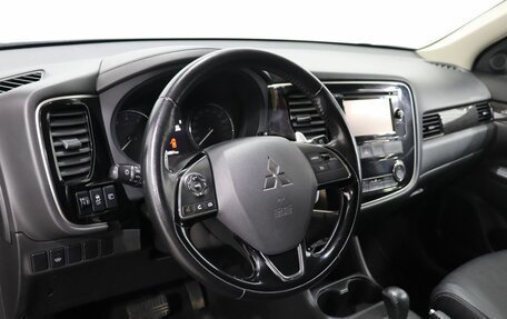 Mitsubishi Outlander III рестайлинг 3, 2016 год, 1 979 000 рублей, 10 фотография