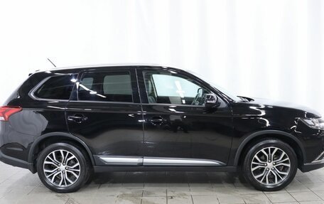 Mitsubishi Outlander III рестайлинг 3, 2016 год, 1 979 000 рублей, 7 фотография