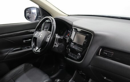Mitsubishi Outlander III рестайлинг 3, 2016 год, 1 979 000 рублей, 12 фотография