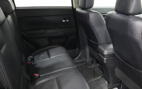 Mitsubishi Outlander III рестайлинг 3, 2016 год, 1 979 000 рублей, 23 фотография