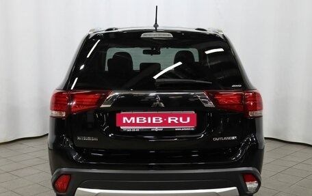 Mitsubishi Outlander III рестайлинг 3, 2016 год, 1 979 000 рублей, 5 фотография