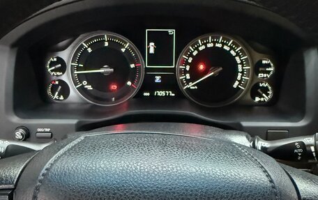 Toyota Land Cruiser 200, 2017 год, 5 400 000 рублей, 17 фотография