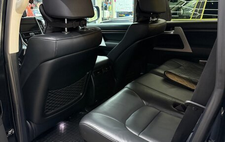 Toyota Land Cruiser 200, 2017 год, 5 400 000 рублей, 21 фотография