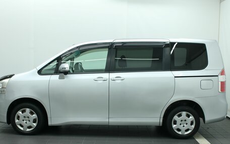 Toyota Noah III, 2008 год, 1 345 000 рублей, 14 фотография