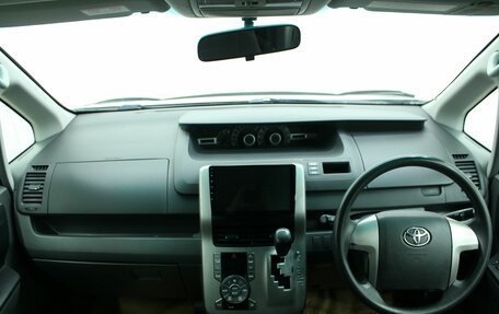Toyota Noah III, 2008 год, 1 345 000 рублей, 16 фотография
