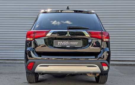 Mitsubishi Outlander III рестайлинг 3, 2020 год, 1 995 000 рублей, 6 фотография