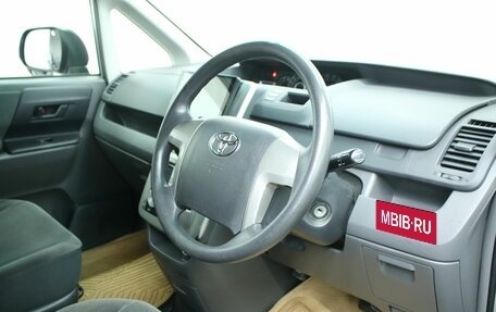 Toyota Noah III, 2008 год, 1 345 000 рублей, 17 фотография