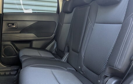 Mitsubishi Outlander III рестайлинг 3, 2020 год, 1 995 000 рублей, 12 фотография