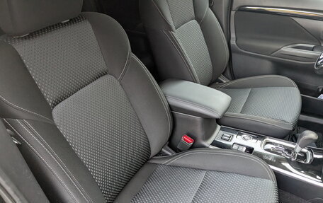 Mitsubishi Outlander III рестайлинг 3, 2020 год, 1 995 000 рублей, 23 фотография