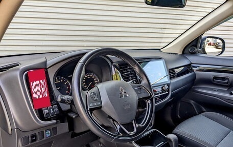Mitsubishi Outlander III рестайлинг 3, 2020 год, 1 995 000 рублей, 16 фотография