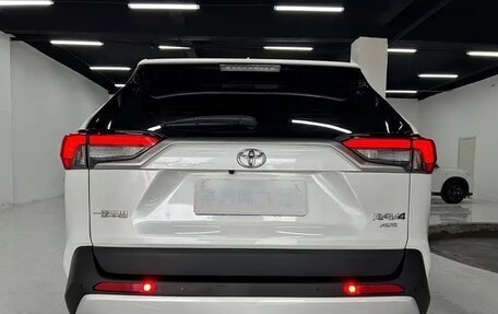 Toyota RAV4, 2024 год, 3 540 000 рублей, 5 фотография