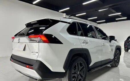 Toyota RAV4, 2024 год, 3 540 000 рублей, 6 фотография