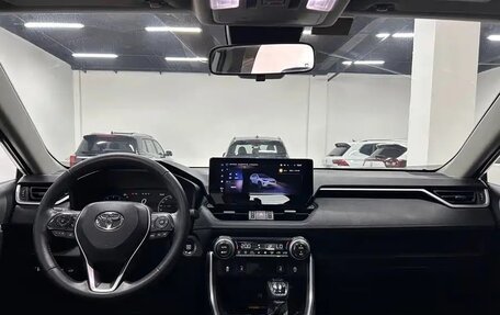 Toyota RAV4, 2024 год, 3 540 000 рублей, 4 фотография