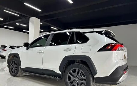 Toyota RAV4, 2024 год, 3 540 000 рублей, 7 фотография