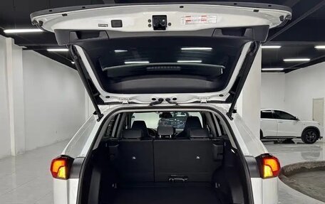 Toyota RAV4, 2024 год, 3 540 000 рублей, 9 фотография