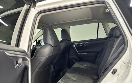 Toyota RAV4, 2024 год, 3 540 000 рублей, 14 фотография