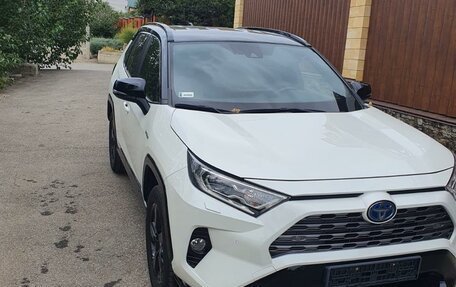 Toyota RAV4, 2019 год, 3 800 000 рублей, 2 фотография