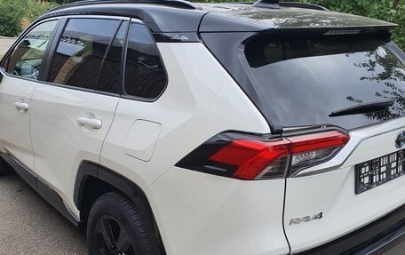 Toyota RAV4, 2019 год, 3 800 000 рублей, 5 фотография