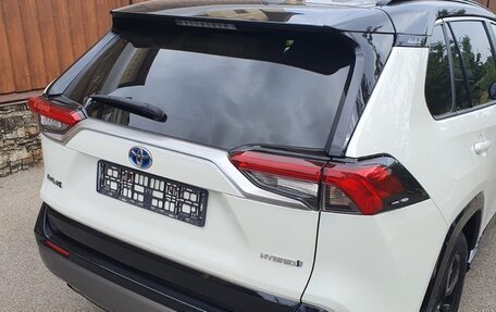 Toyota RAV4, 2019 год, 3 800 000 рублей, 9 фотография