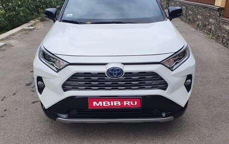 Toyota RAV4, 2019 год, 3 800 000 рублей, 1 фотография