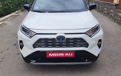 Toyota RAV4, 2019 год, 3 800 000 рублей, 1 фотография