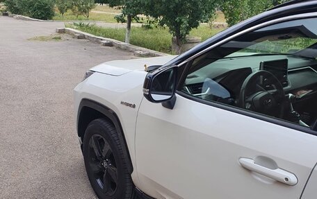 Toyota RAV4, 2019 год, 3 800 000 рублей, 13 фотография