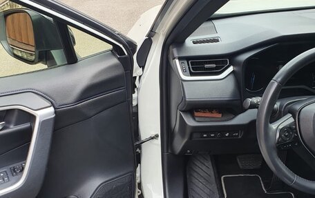 Toyota RAV4, 2019 год, 3 800 000 рублей, 14 фотография