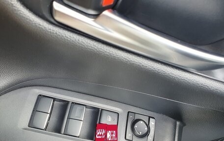 Toyota RAV4, 2019 год, 3 800 000 рублей, 20 фотография