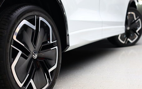 Volkswagen Tiguan, 2024 год, 4 850 000 рублей, 6 фотография