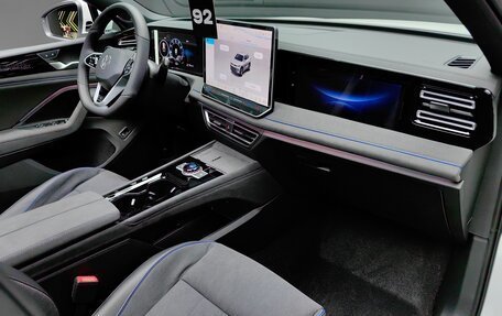 Volkswagen Tiguan, 2024 год, 4 850 000 рублей, 21 фотография
