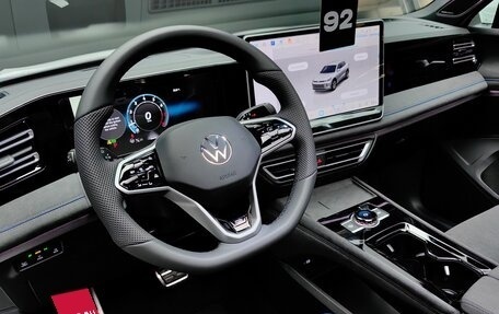 Volkswagen Tiguan, 2024 год, 4 850 000 рублей, 14 фотография