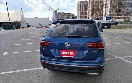 Volkswagen Tiguan II, 2019 год, 2 700 000 рублей, 2 фотография