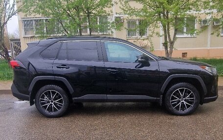 Toyota RAV4, 2019 год, 3 000 000 рублей, 4 фотография