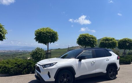 Toyota RAV4, 2020 год, 3 650 000 рублей, 5 фотография