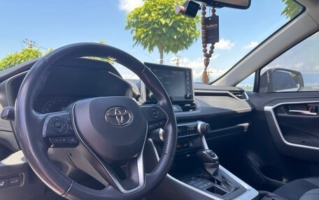 Toyota RAV4, 2020 год, 3 650 000 рублей, 9 фотография