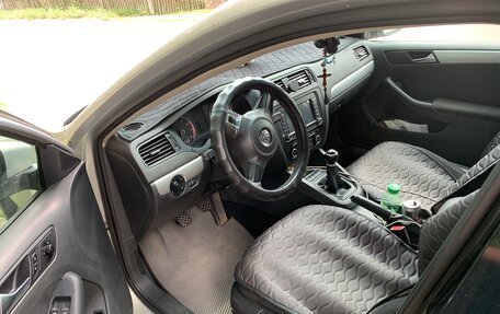 Volkswagen Jetta VI, 2011 год, 710 000 рублей, 6 фотография