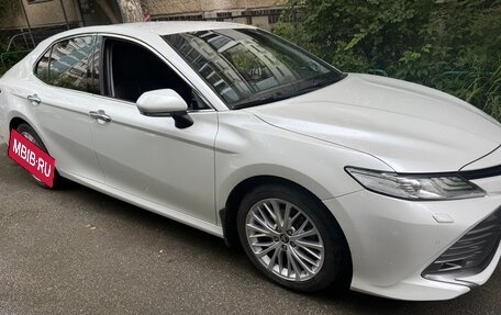 Toyota Camry, 2019 год, 3 240 000 рублей, 2 фотография