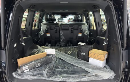 Toyota Land Cruiser, 2025 год, 12 800 000 рублей, 29 фотография