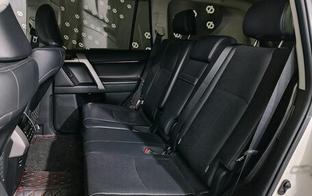 Toyota Land Cruiser Prado 150 рестайлинг 2, 2018 год, 6 250 000 рублей, 13 фотография