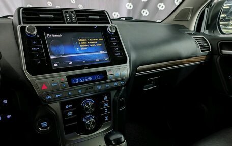 Toyota Land Cruiser Prado 150 рестайлинг 2, 2018 год, 6 250 000 рублей, 19 фотография